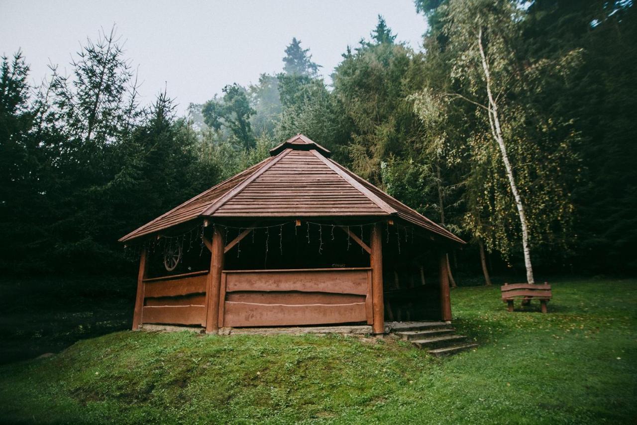Domki Pod Lasem Lesko Kültér fotó